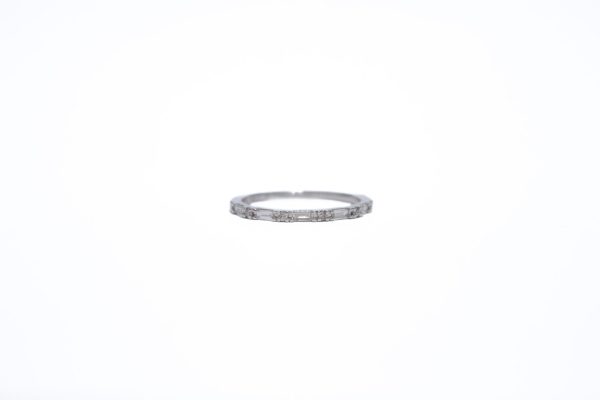 Alternating Round and Baguette Diamond Ring