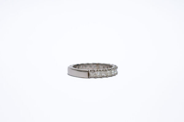 Princess cut diamond band - Image 2