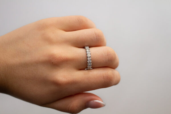 Princess cut diamond band - Image 3